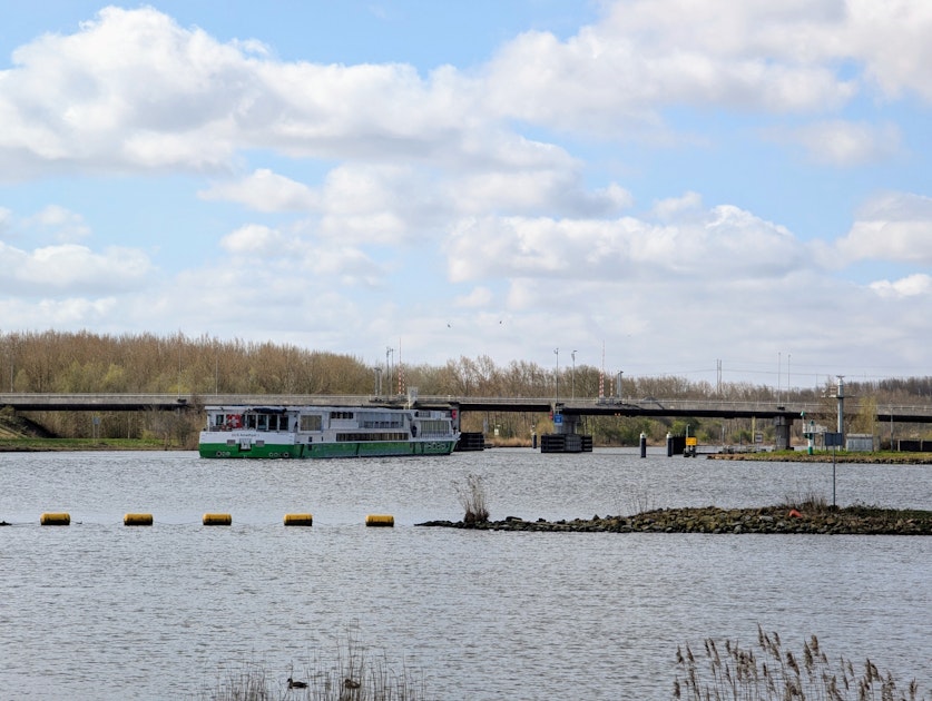 Buitenhuizerbrug gestremd voor hogere scheepvaart