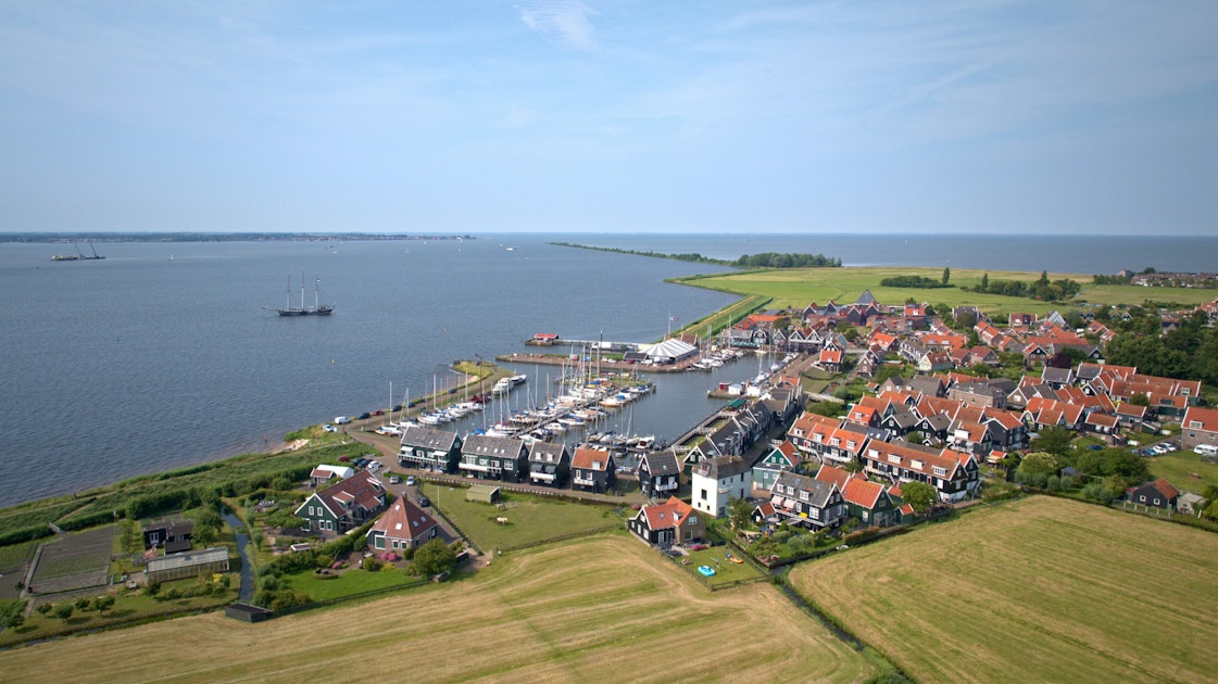 Haven Marken: Zuidelijke Havendam, steigers en beschoeiing aangepakt