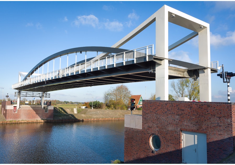 Brug Dorkwerd tot nader order gestremd voor alle wegverkeer