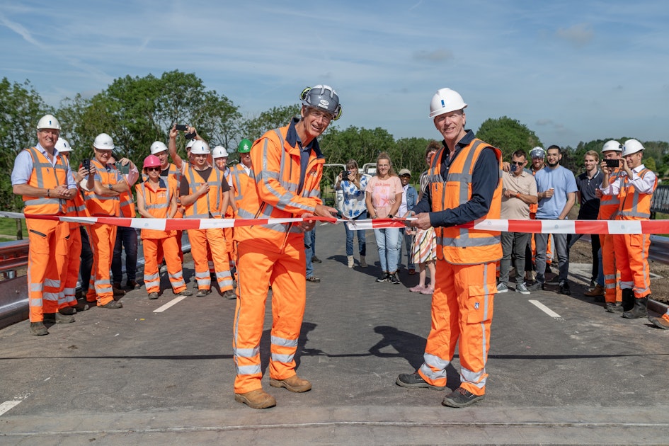 Opening nieuw viaduct over de A27 in Hoogblokland
