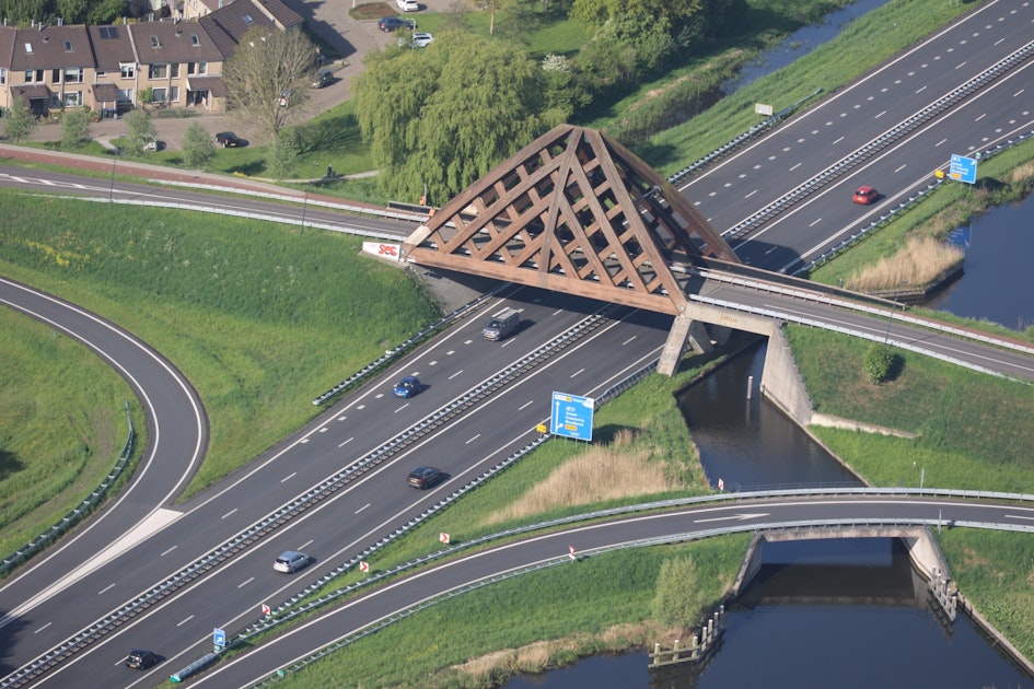 Herstelwerk aan houten brug Krúsrak Sneek permanent stopgezet