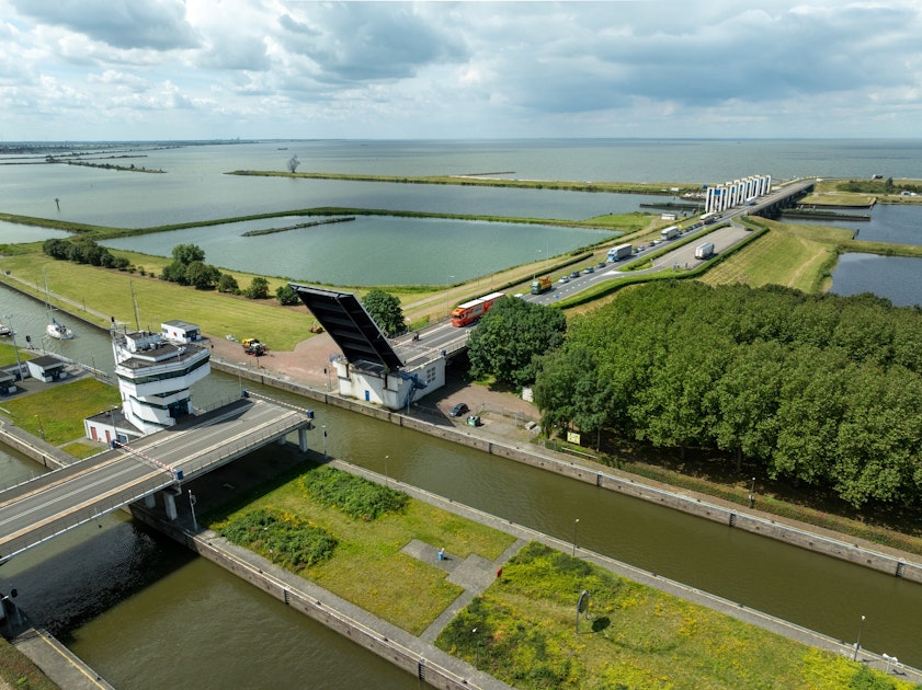 Rijkswaterstaat gunt planstudie Houtribsluizen