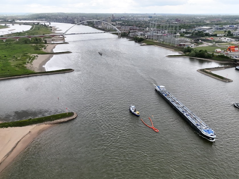 Waal: test nieuwe aanpak bij olieverontreiniging