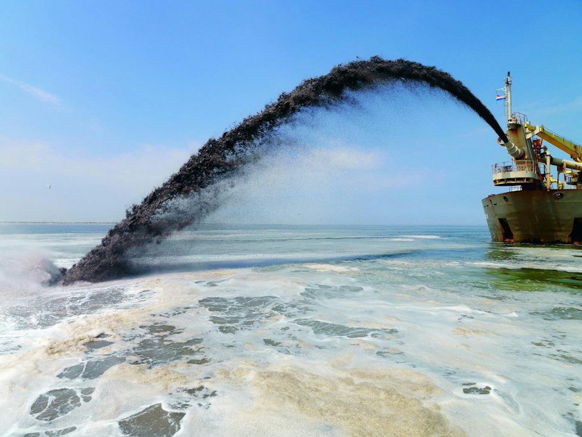 Meer zand voor het strand van Goeree-Overflakkee
