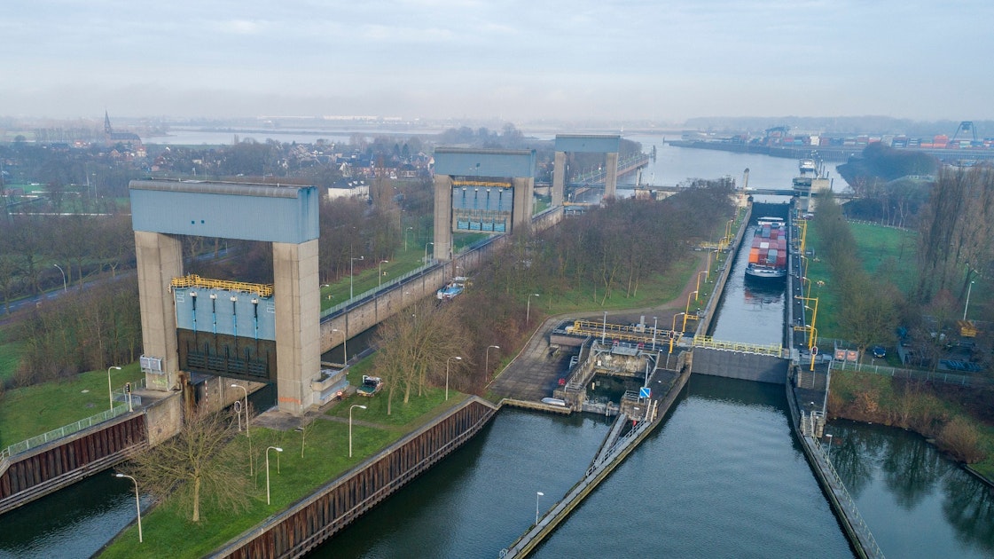 Sluis Weurt: sluitingen westkolk; juli - augustus 2024