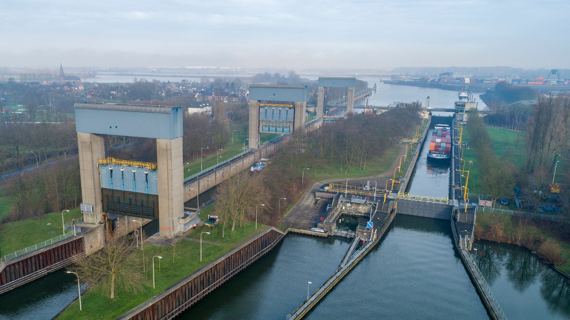 Rijkswaterstaat+neemt+sluizen+en+bruggen+onder+handen+om+storingen+terug+te+dringen+%26%23124%3B+Den+Bosch