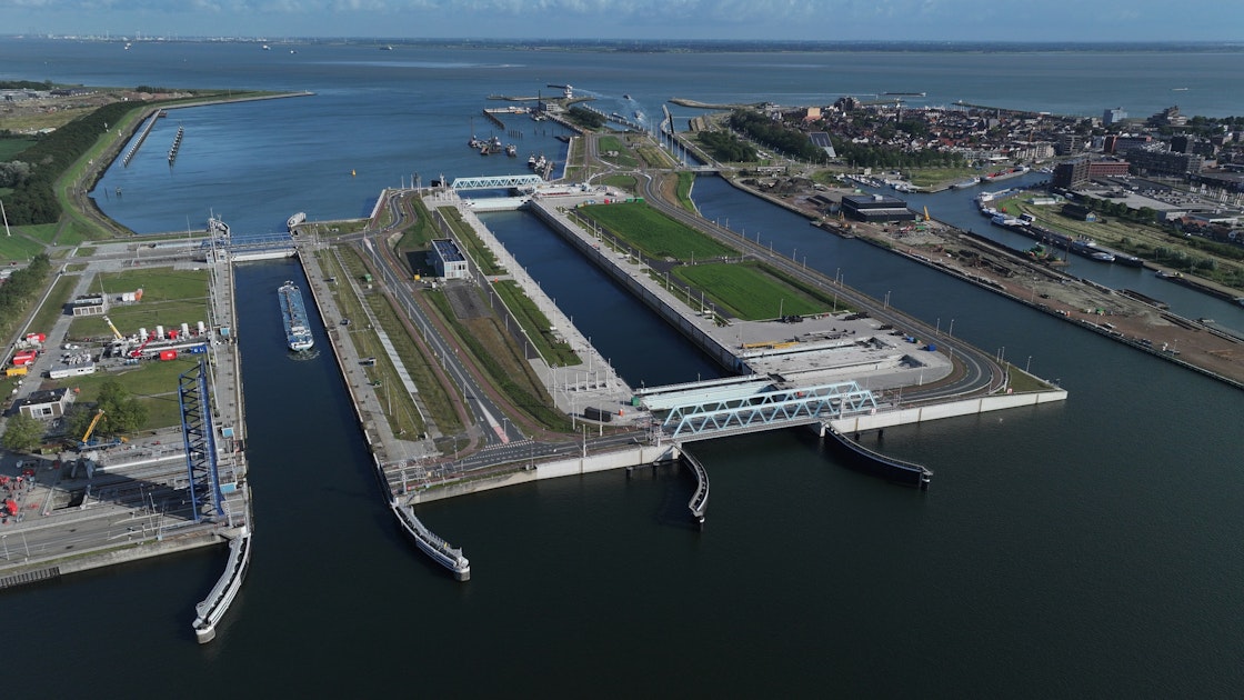 Terneuzen: onderhoud Noordzeesluizen
