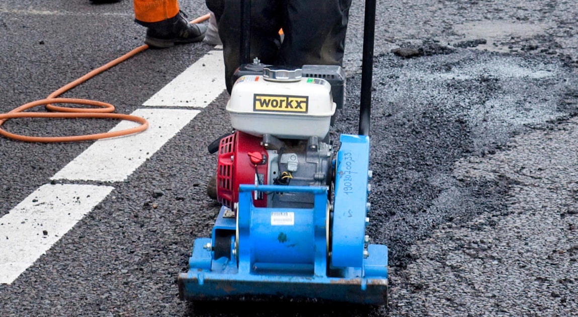 A4: reparatie asfaltschades parallelbaan en oprit Hoogmade; 30 - 31 maart 2026